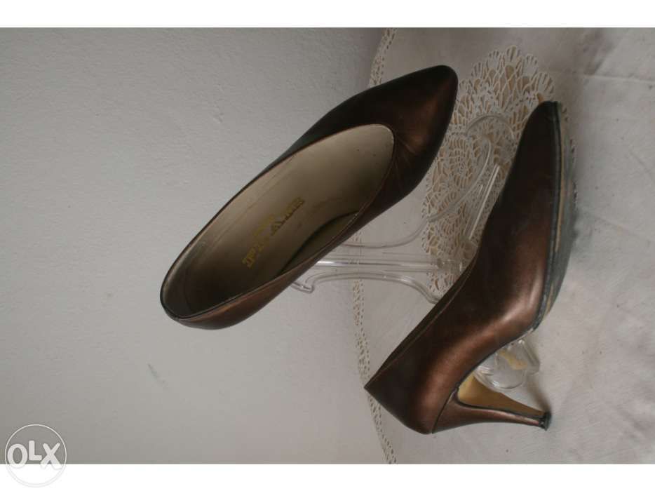 Botas de Pele  e sapatos