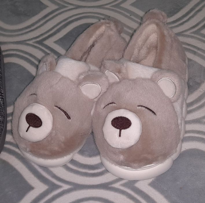 Pantufas e chinelos NOVOS