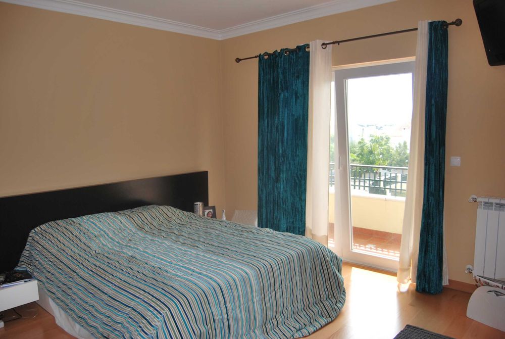 Moradia T4 Mobilada junto ao Oeiraspark e acesso A5