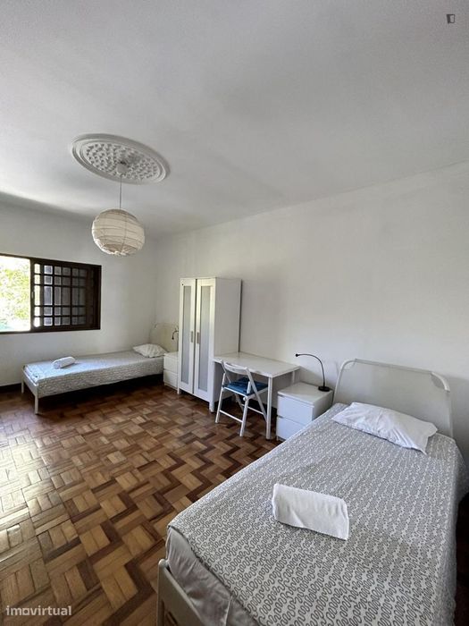 Quarto - localizado em Paranhos Porto