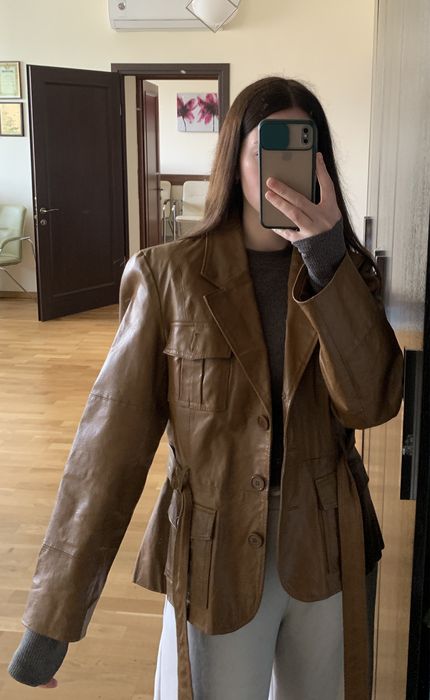 Шкіряна жіноча куртка