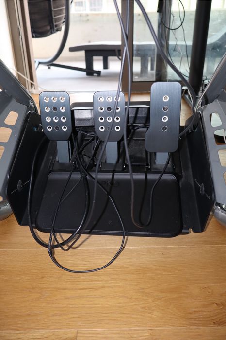 Kit Simulação de Corrida Logitech G PRO + Playseat Trophy