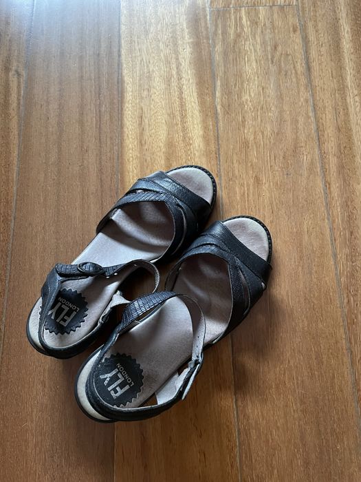 Sandálias Fly London