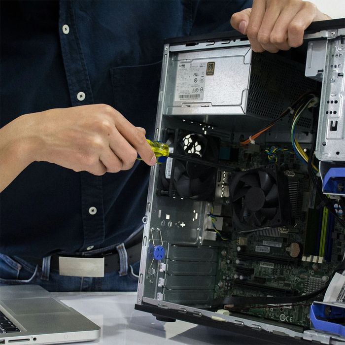 Naprawa komputerów i laptopów | Darmowa wycena |