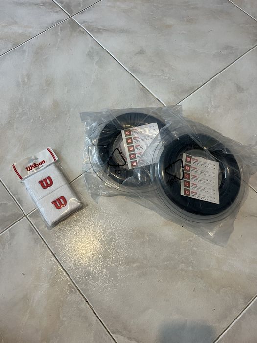 Kit da wilson ( 2 rolos de cordas e 2 acessorios para o pulso ) tenis