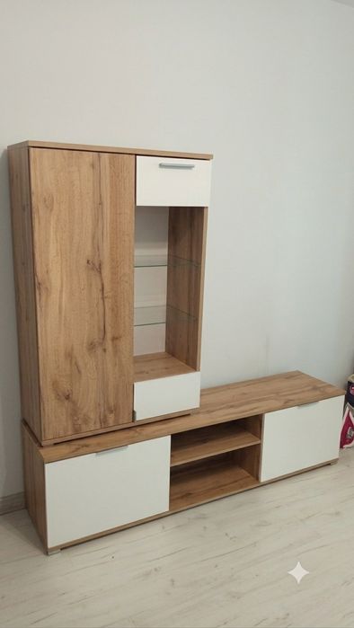 Szafka pod telewizor rtv oraz niska witryna