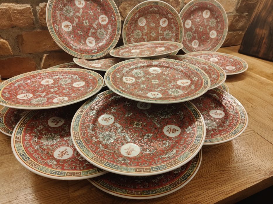 Komplet 12 talerzy dekoracyjnych – porcelana chińska, czerwony wzór