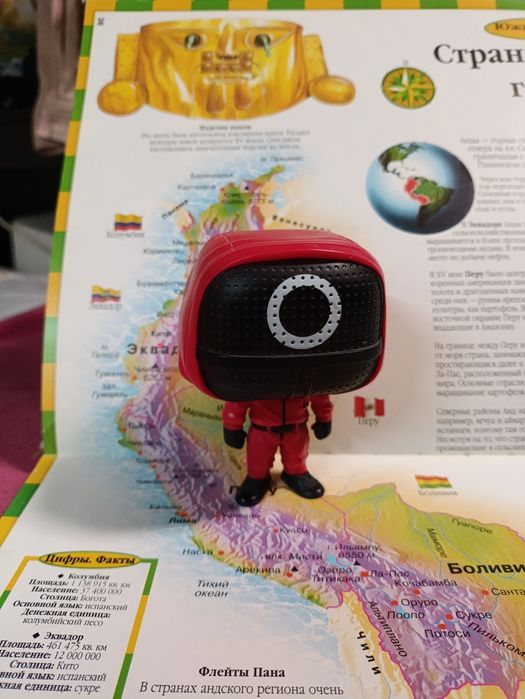 Гра в кальмара червона фігурка