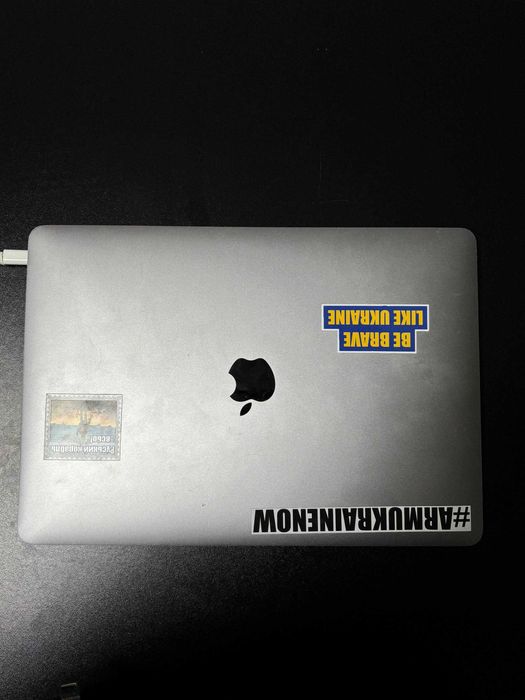 MacBook Air 13" 2020 — i3 / 8GB / 256GB SSD