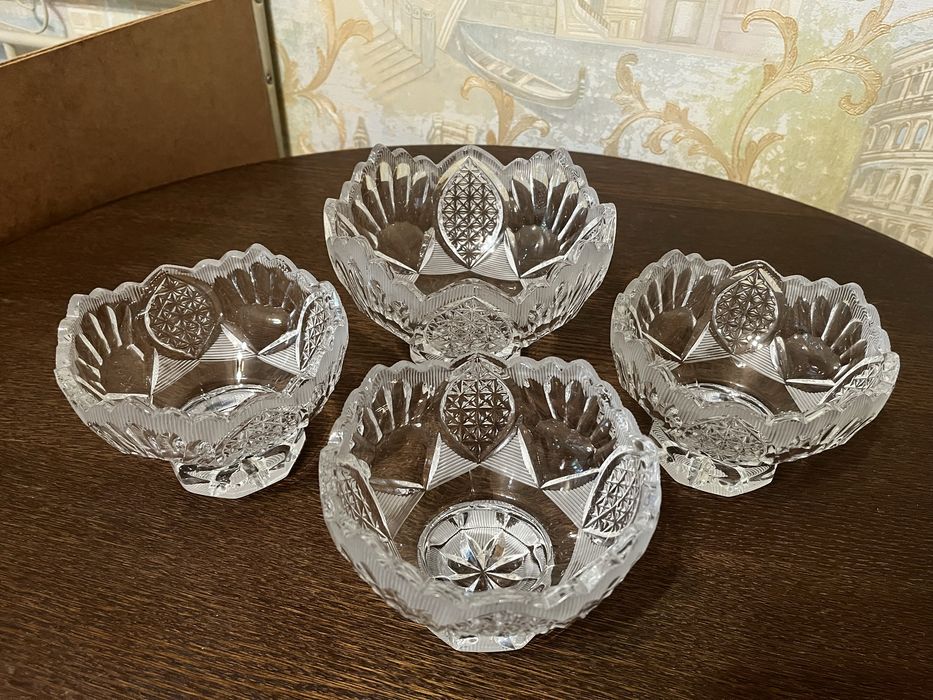 Хрустальные изделия.Набор хрустальных салатников,ладья