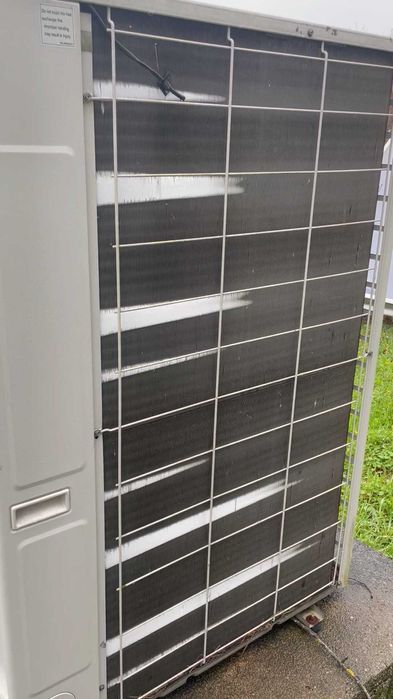 Bomba de calor LG usada (sistema split, 16 kW, trifasica), qualquer proposta razoável será considerada