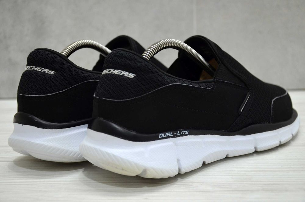 Skechers, оригінал надзвичайно зручні кросівки