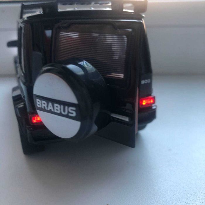 BRABUS модель метал 15 см світло,звук,все! відчиняється