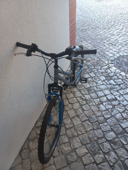 Bicicleta usada , em bom estado.