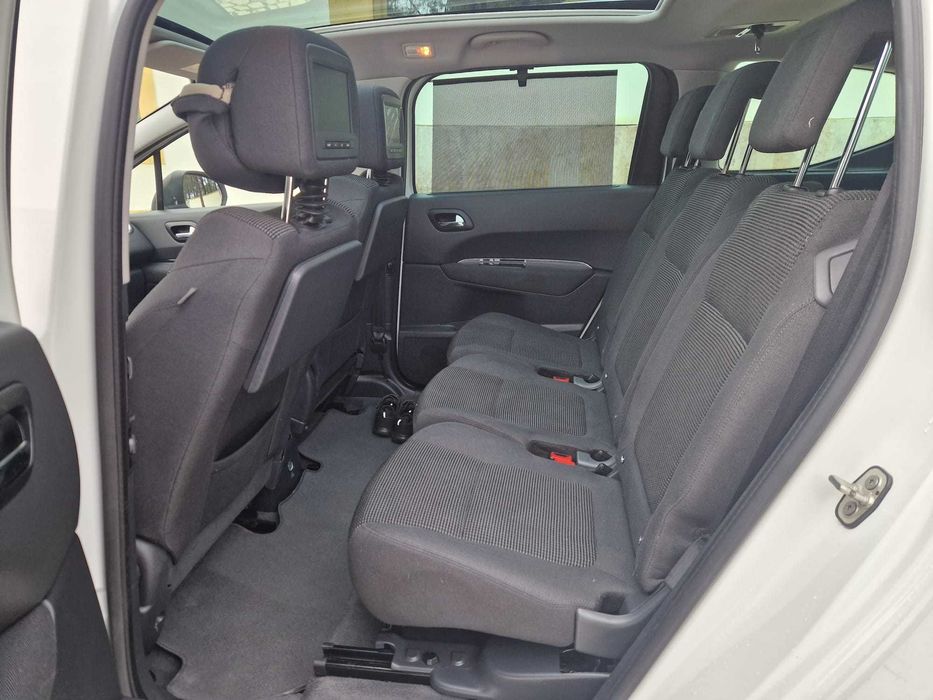 Peugeot 5008 1.6HDI 120cv Automática EAT6 NACIONAL