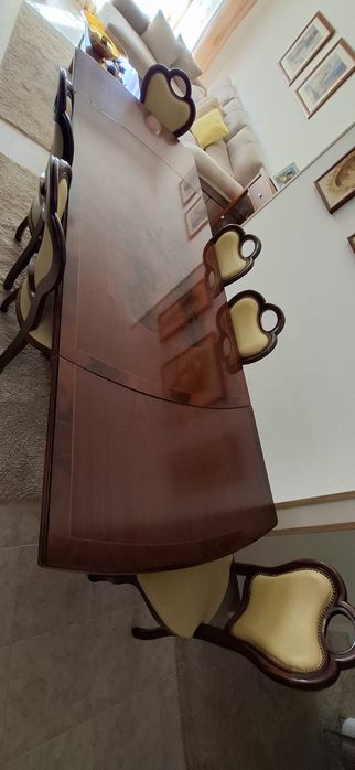 Mesa de sala extensível em mogno maciço mais seis cadeiras