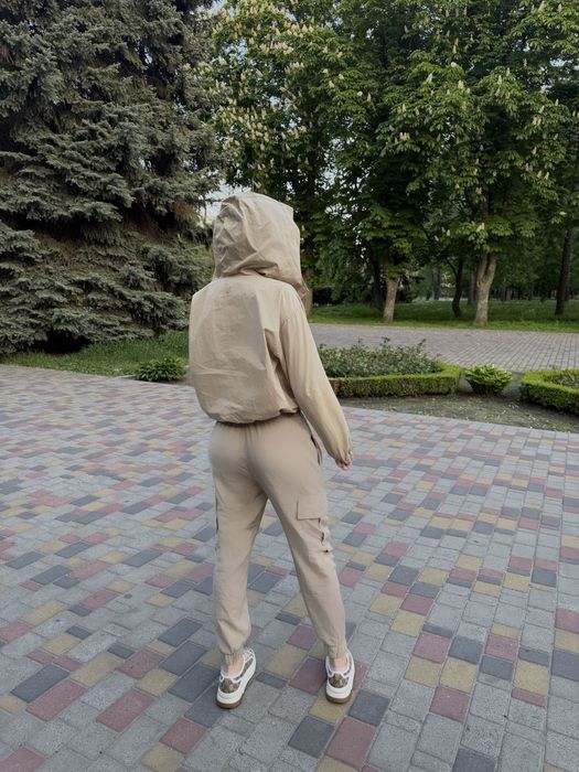 Витровка зара бежевая