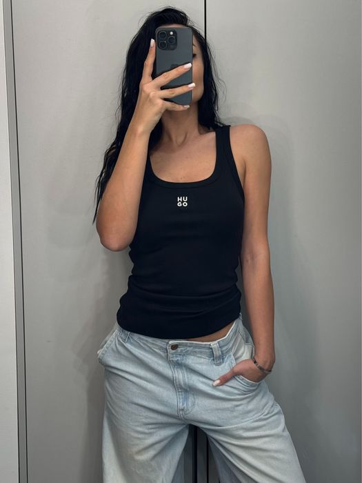 Топ Hugo, S-ка, оригинал, новый. Переходите,много товара