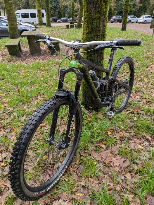 Bicicleta enduro Norco Range C4 29” carbono.