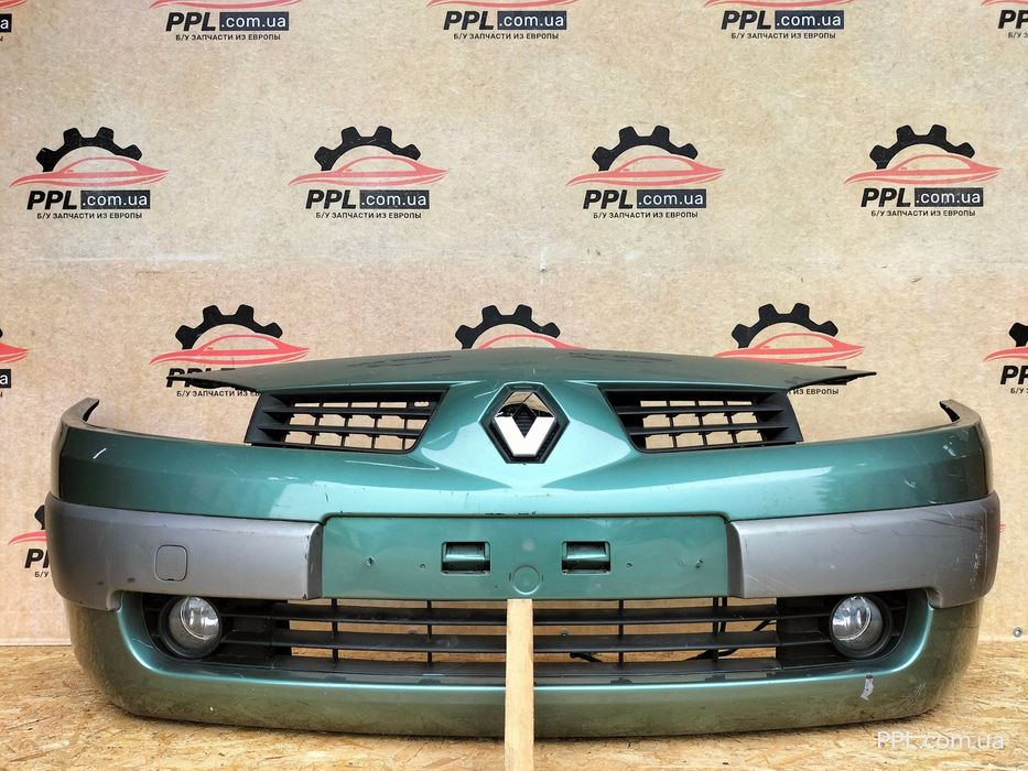 Renault Megane II 2002-2006 бампер передний решетка туманки заглушка