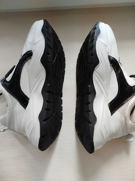 Шкіряні кросівки жіночі 40-41