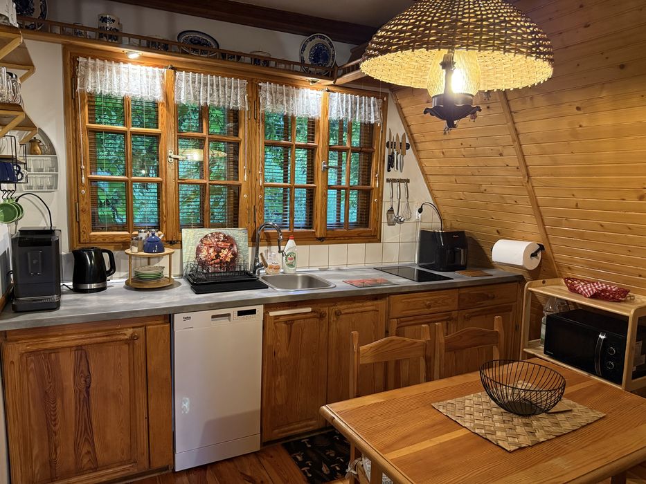 Domek letniskowy z kominkiem nad jeziorem Dzierzgoń w Rodowie Małym