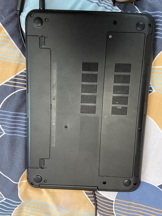 Ноутбук dell працює