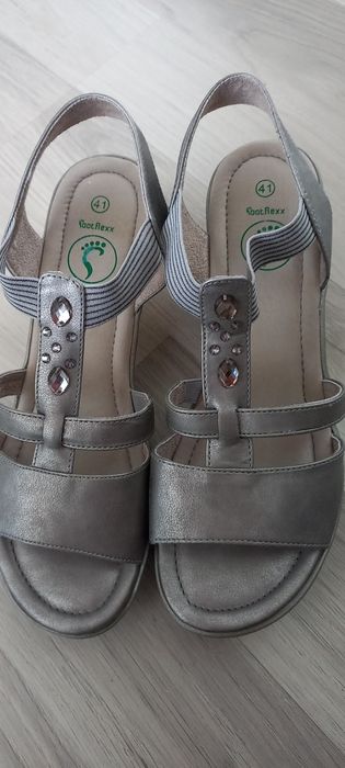 Sandały na koturnie Footflexx