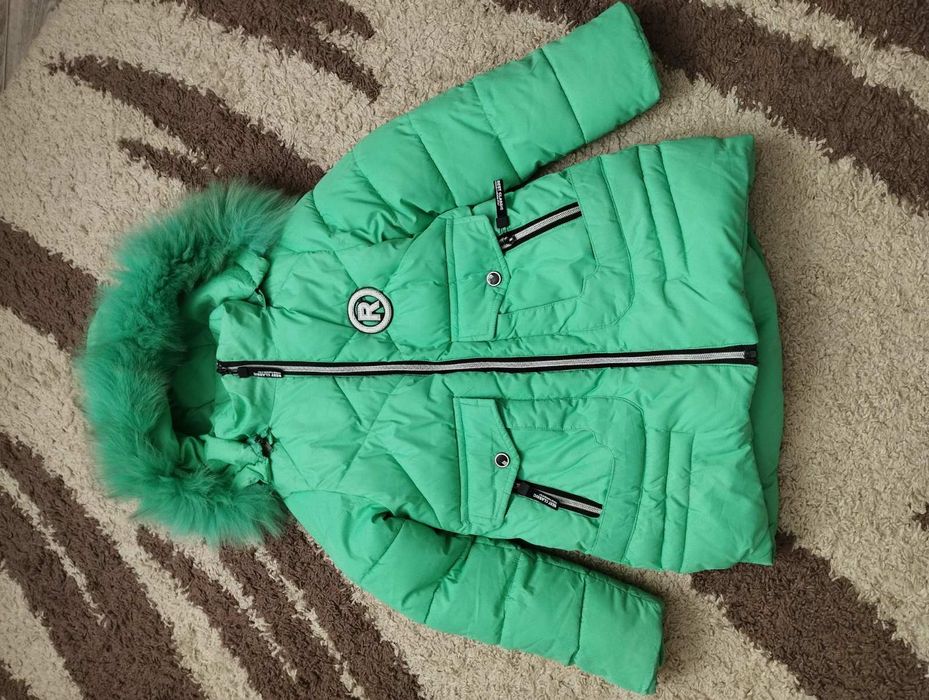 Зимова  курточка на дівчинку