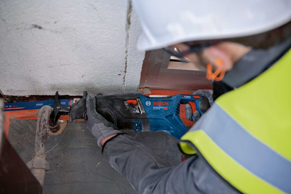 Аккумуляторная сабельная пила Bosch GSA 185-LI, SOLO (06016C0020)