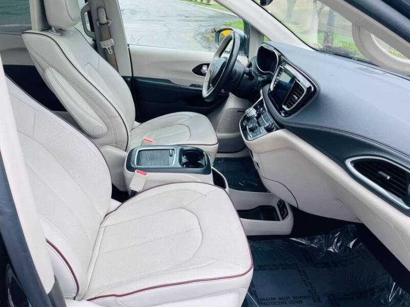 Chrysler Pacifica Limited 2017