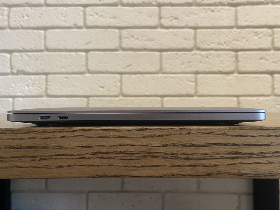 Macbook Pro 13 2019 года в идеальном состоянии