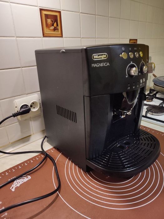 Кавомашина Delonghi Magnifica ESAM4000