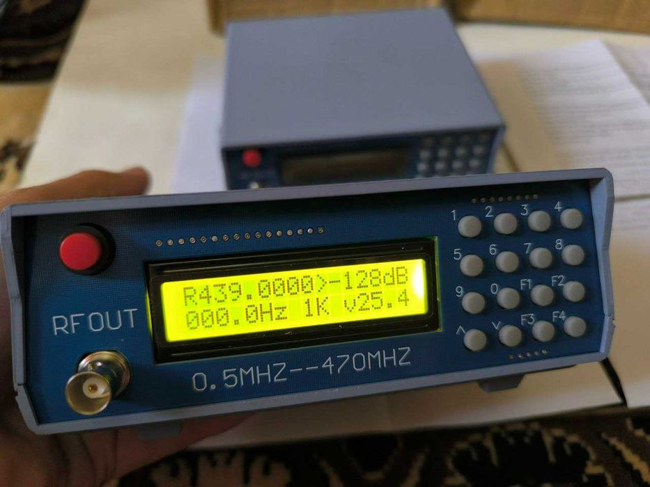 Генератор радіосигналів 0,5-470 MHz RF Generator чутлвіст радіостанцій