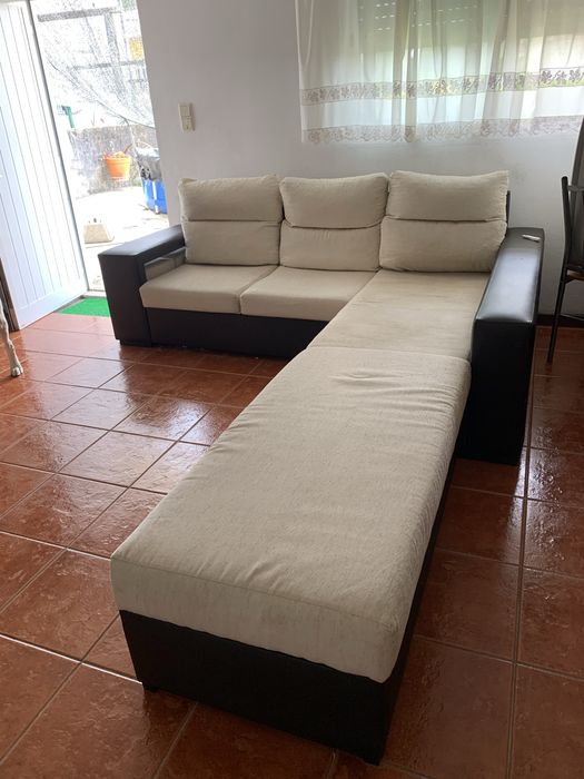 Sofá shase longue isado com bau.