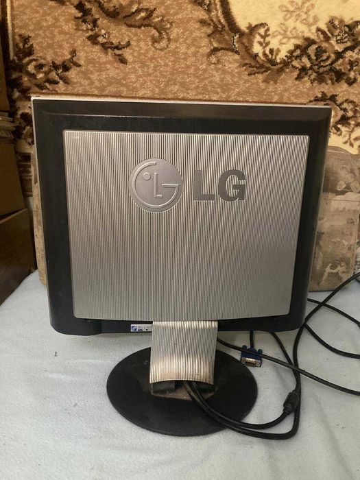 Монітор LG до компьютера діагональ 44 см