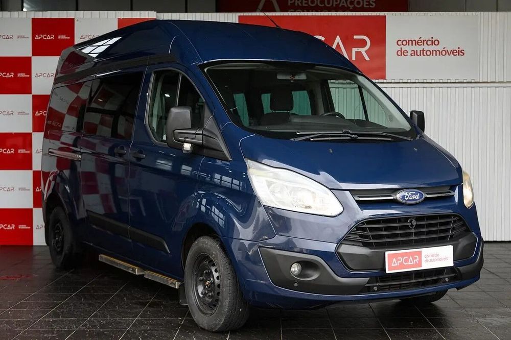 Ford Transit Custom Adaptada p/ 3 cadeiras de rodas