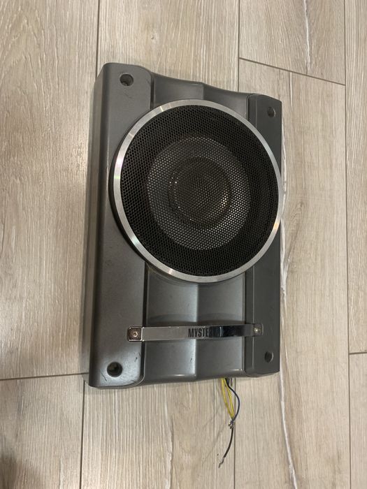 Активний сабвуфер саббуфер самбуфер під сідушку сидіння сидение