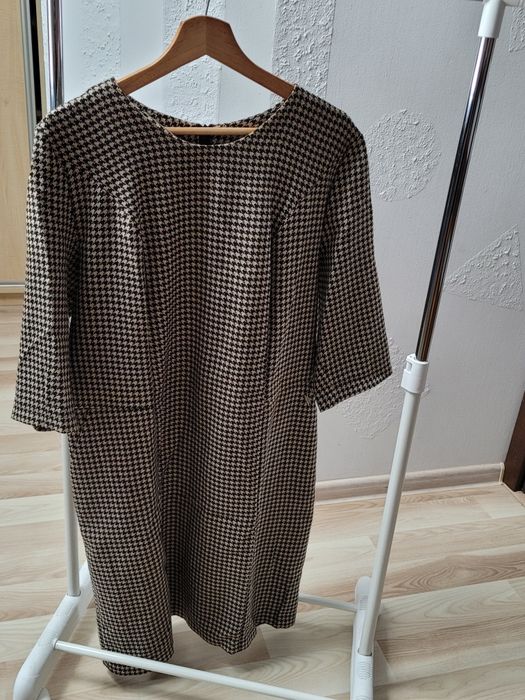 Elegancka sukienka beż brąz czarna do kolan r. 46/48 na suwak sukienka