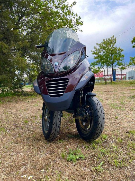 Трицикл PIAGGIO MP3 250RL