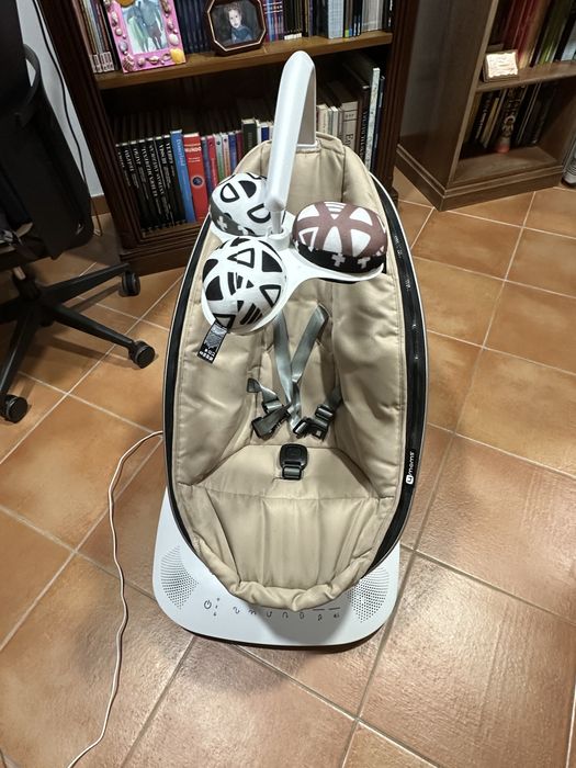 Esperguiçadeira Mamaroo 4Moms