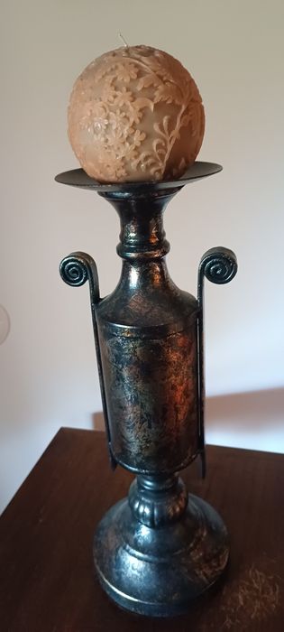 Peça decorativa de metal