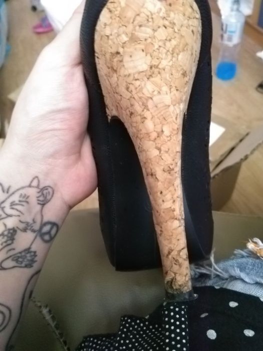 Piękne czarne szpilki, obcasy, kokardka, korkowy obcas, rozmiar 36