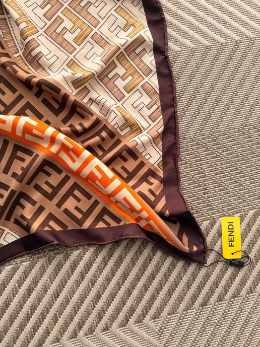 Нова жіноча хустка в стилі Fendi 90x90 см