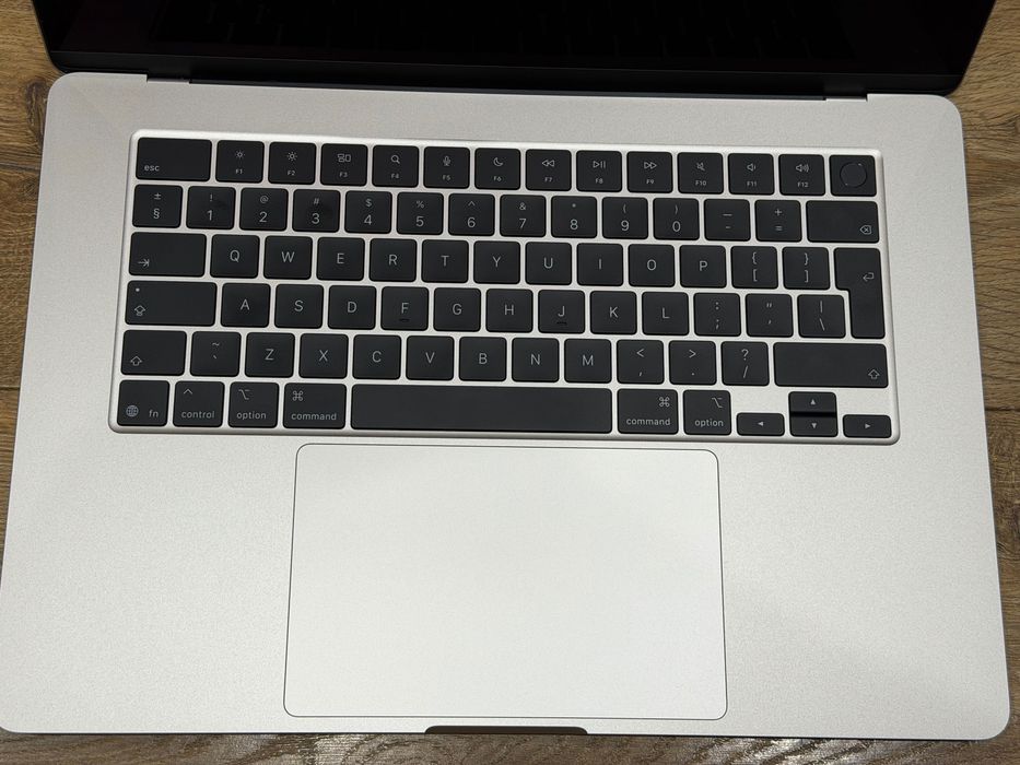 MacBook Air 15" M4 (GPU 10 rdzeni), RAM 16 GB, dysk 512 GB SSD, 70 W
