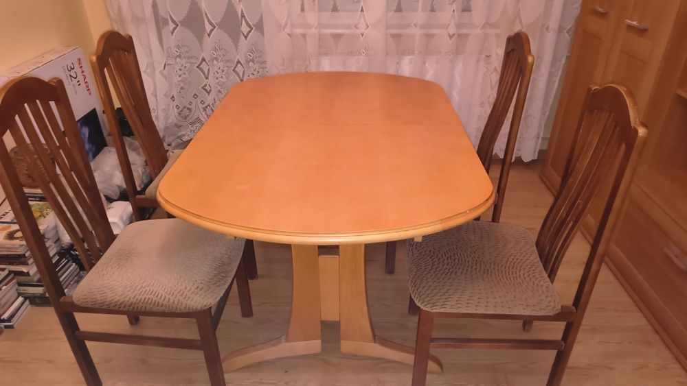 Sprzedam stół rozkładany plus 4 krzesła