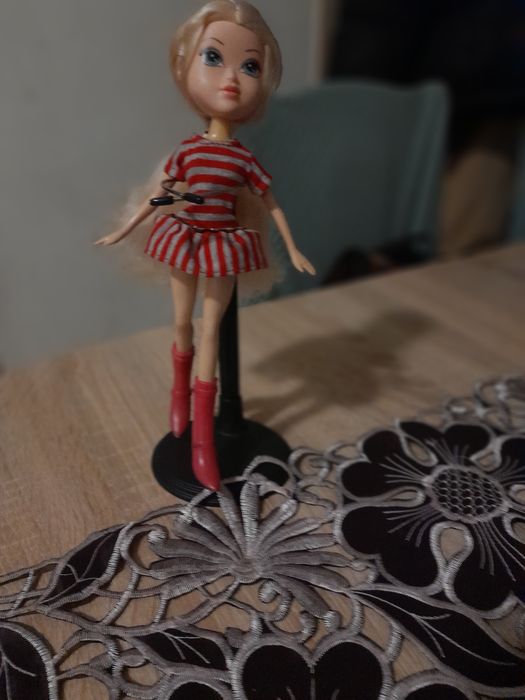 Lalka Roxie w sukience