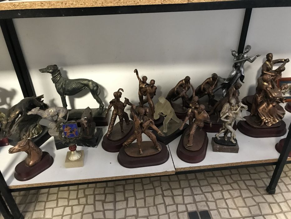 Trofeus, taças, medalhas e vidros - Fim de Stock