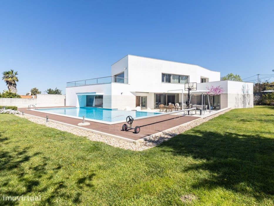 Moradia T5 Contemporânea na Arrábida - Elegância, Conforto e Exclus...