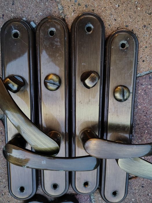 Sprzedam metalowe klamki do drzwi